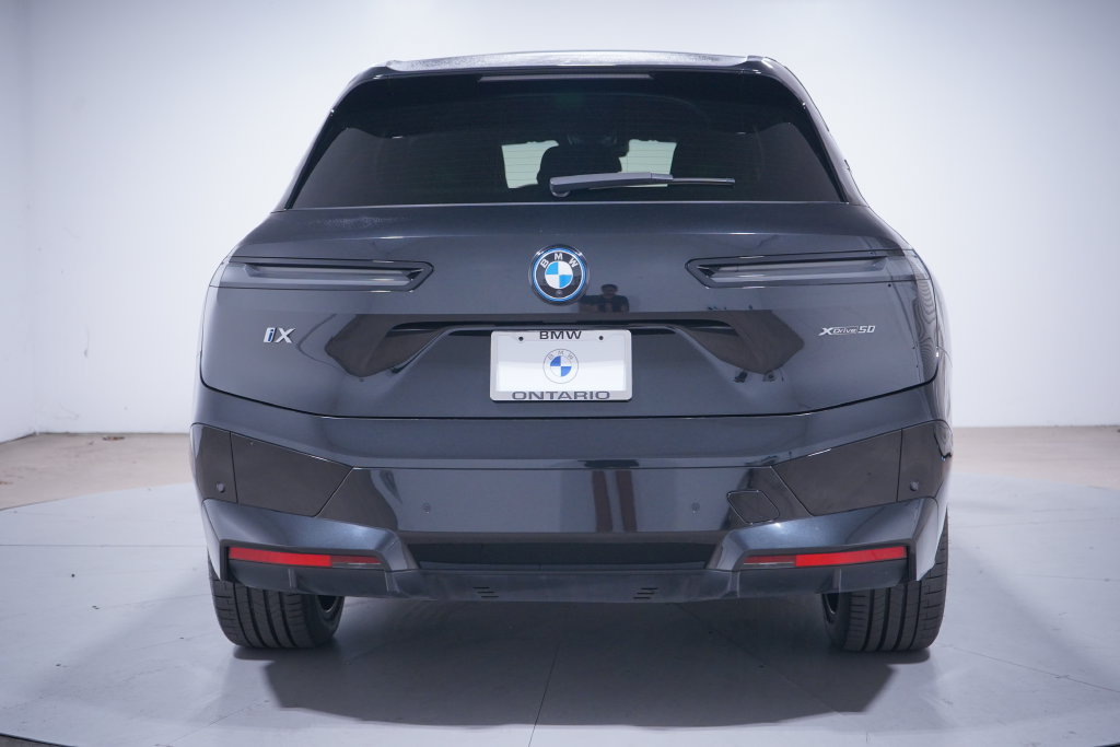 Used 2024 BMW iX xDrive50 w/ Premium Package AWD/4WD image 5