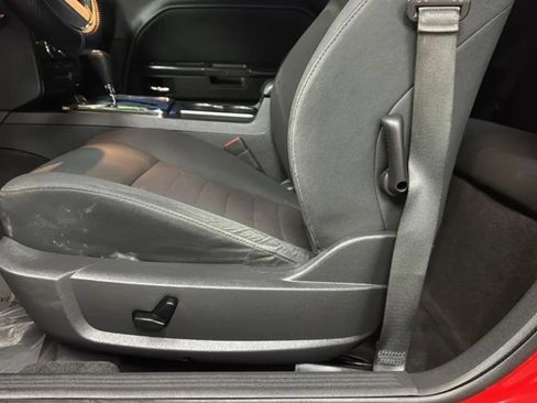 Used 2010 Dodge Challenger SE RWD image 17