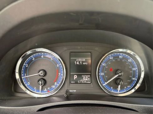 Used 2018 Toyota Corolla LE FWD image 13