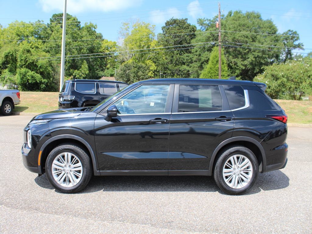 Used 2022 Mitsubishi Outlander ES FWD image 10