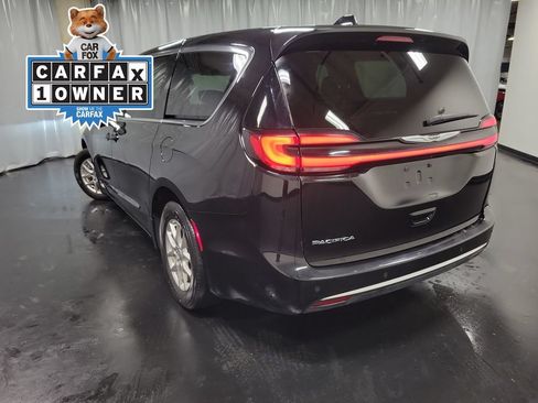 Used 2025 Chrysler Pacifica Select FWD image 6
