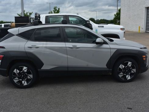 Used 2024 Hyundai Kona SEL w/ Convenience Package FWD image 4