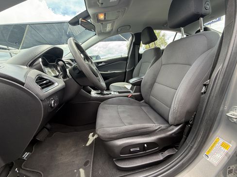 Used 2019 Chevrolet Cruze LT w/ Convenience Package FWD image 20