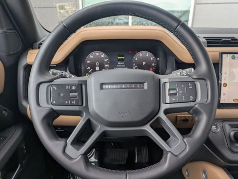 Certified 2025 Land Rover Defender 110 X-Dynamic SE image 15