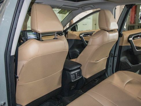 Used 2021 Toyota RAV4 XLE Premium AWD/4WD image 9