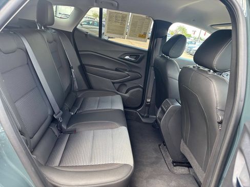 Used 2025 Chevrolet Trax LT w/ LT Convenience Package FWD image 24