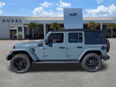 Used 2024 Jeep Wrangler Unlimited Sahara w/ Technology Group image 7