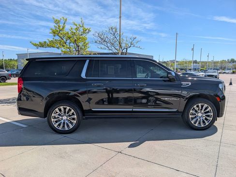 Used 2023 GMC Yukon XL Denali AWD/4WD image 7