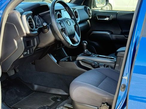 Used 2016 Toyota Tacoma TRD Sport image 6