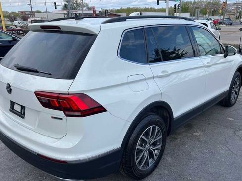 Used 2020 Volkswagen Tiguan SE w/ Panoramic Sunroof Package AWD/4WD image 5
