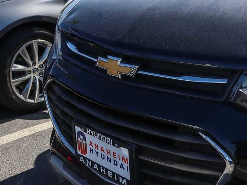 Used 2020 Chevrolet Trax LT w/ LT Convenience Package image 3