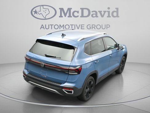 Used 2025 Volkswagen Taos SE w/ Black Wheel Package FWD image 38