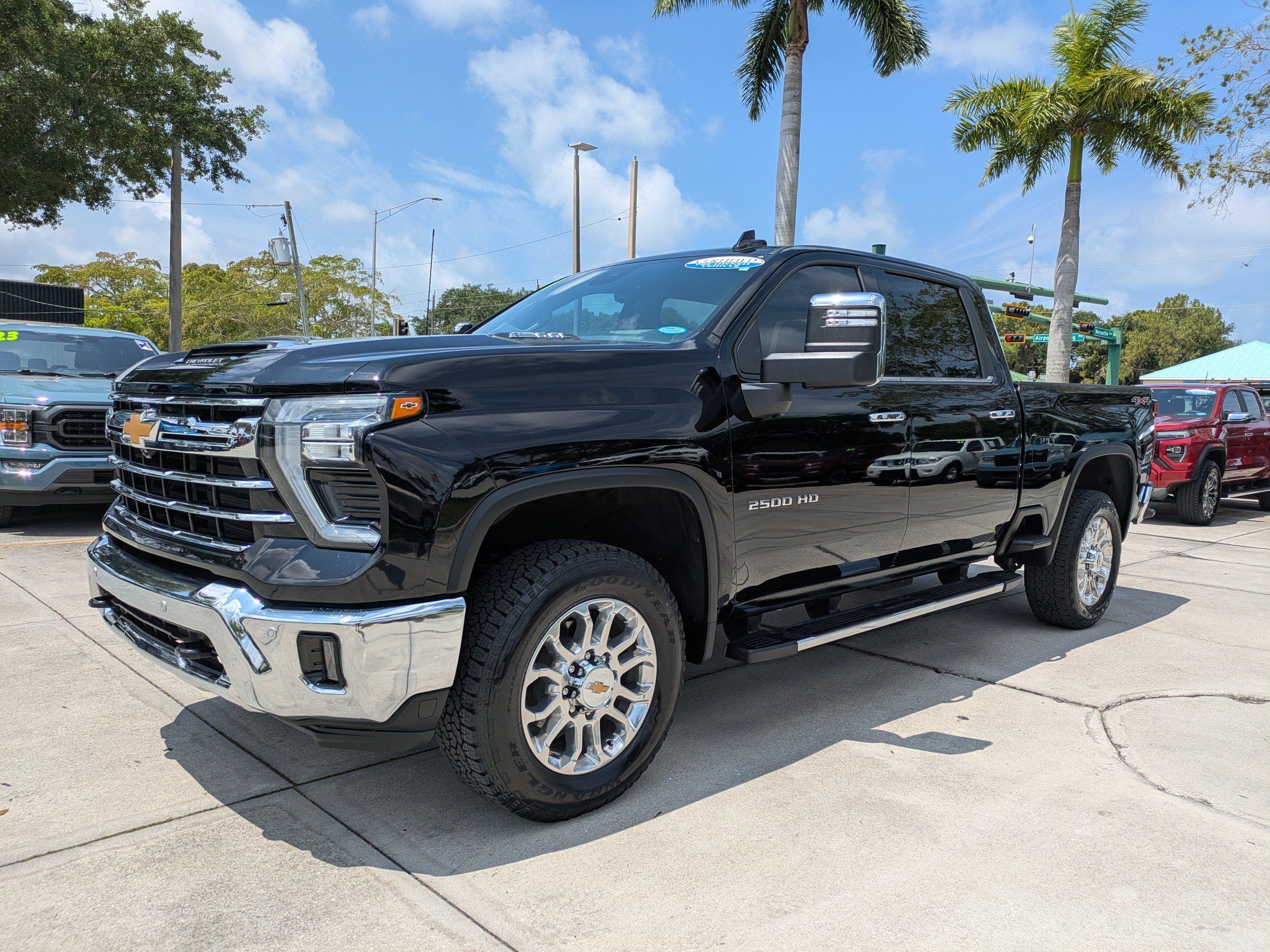 Used 2024 Chevrolet Silverado 2500 LTZ w/ LTZ Premium Package AWD/4WD image 7