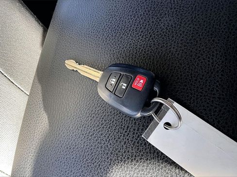 Used 2019 Toyota Tacoma SR5 image 12