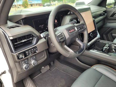 Used 2025 GMC Yukon AT4 w/ AT4 Premium Package AWD/4WD image 24