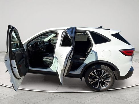 Used 2022 Ford Escape SE w/ SE Sport Appearance Package image 22