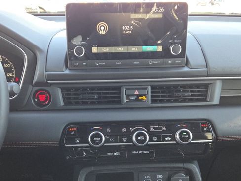 Used 2025 Honda Pilot Sport image 27