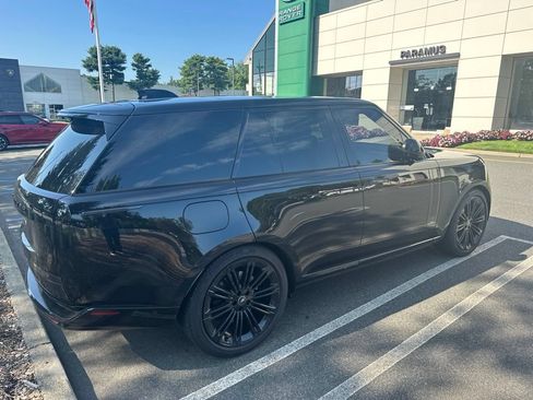 Used 2025 Land Rover Range Rover SE AWD/4WD image 4