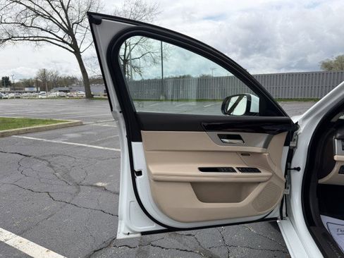 Used 2018 Jaguar XF Prestige image 20