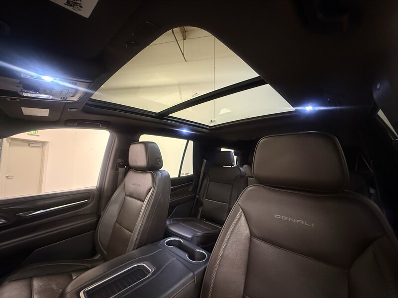 Used 2021 GMC Yukon Denali w/ Denali Premium Package AWD/4WD image 32