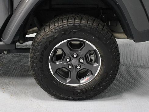 Used 2023 Jeep Gladiator Rubicon w/ Cold Weather Group AWD/4WD image 19