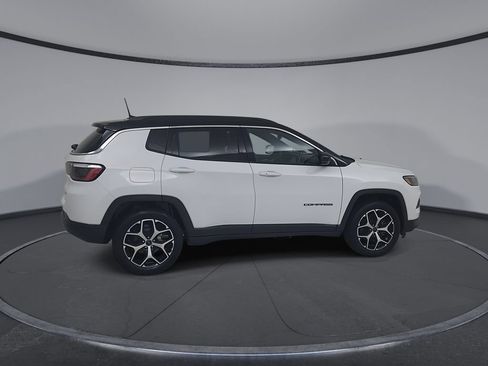 Certified 2025 Jeep Compass Limited AWD/4WD image 17