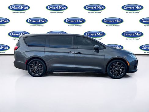 Used 2019 Chrysler Pacifica Touring Plus w/ S Appearance Package image 9