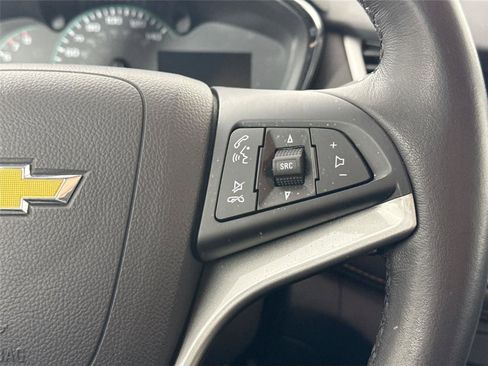 Used 2022 Chevrolet Trax LT w/ LT Convenience Package image 17