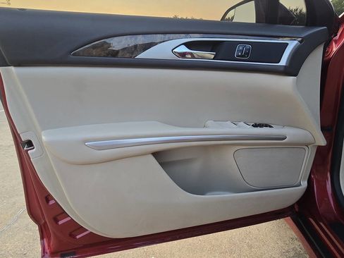 Used 2016 Lincoln MKZ image 18