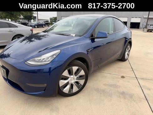 Used 2023 Tesla Model Y Long Range AWD/4WD image 1