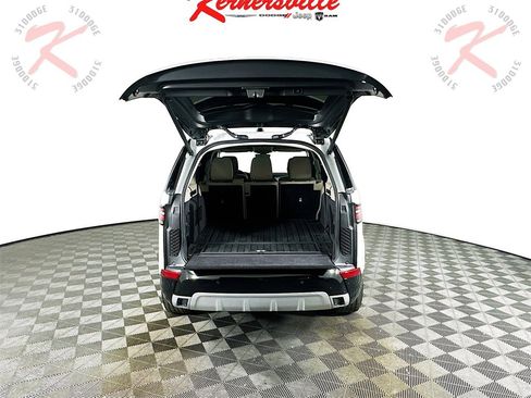 Used 2020 Land Rover Discovery Landmark image 29