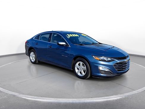 Used 2025 Chevrolet Malibu LS FWD image 2