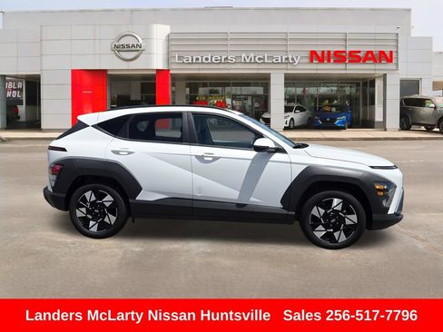 Used 2025 Hyundai Kona SEL FWD image 2