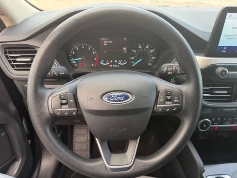 Used 2020 Ford Escape SE image 25