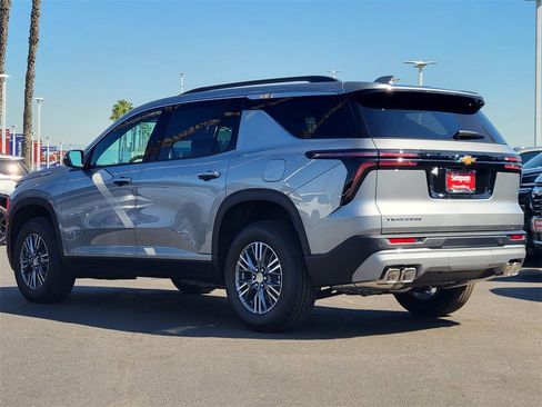 New 2026 Chevrolet Traverse LT image 2