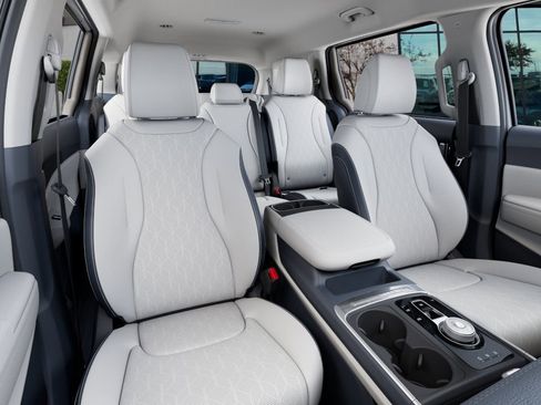 New 2026 Kia Carnival EX image 15