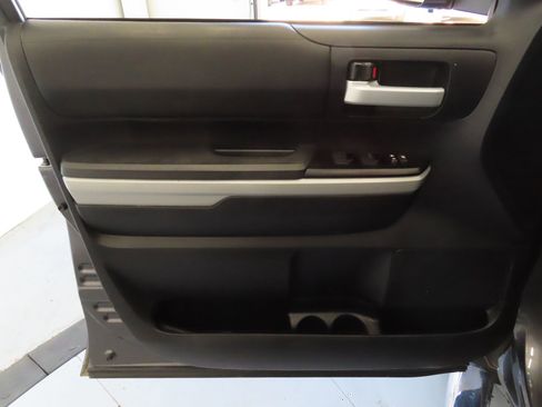 Used 2019 Toyota Tundra SR5 w/ SR5 Upgrade Package image 11