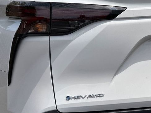 Used 2026 Toyota Sienna LE AWD/4WD image 26