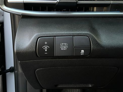 Used 2025 Hyundai Elantra Limited image 25