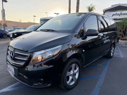Used 2018 Mercedes-Benz Metris Passenger image 1