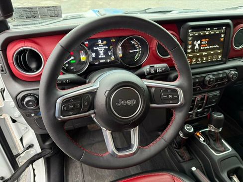 Used 2023 Jeep Wrangler Unlimited Rubicon 4xe image 29