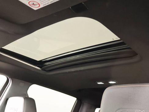 Used 2022 GMC Sierra 2500 AT4 w/ AT4 Preferred Package image 15