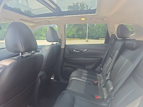 Used 2019 Nissan Rogue SL AWD/4WD image 6