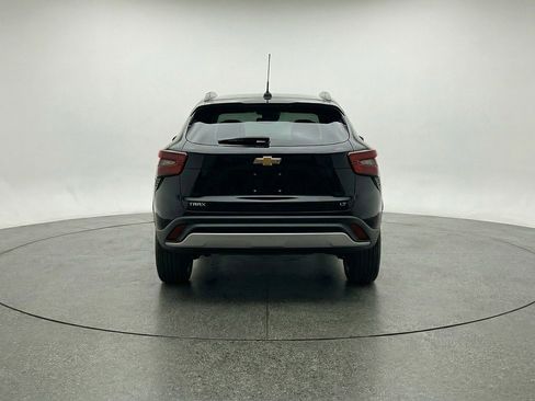 Used 2025 Chevrolet Trax LT w/ LT Convenience Package image 7