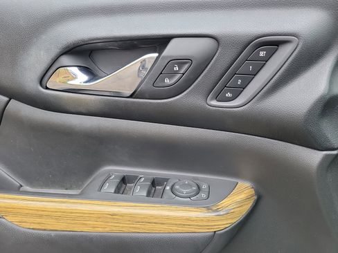 Used 2018 GMC Acadia Denali w/ Technology Package image 18