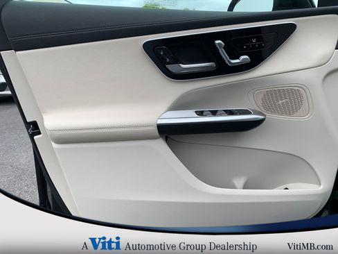 Used 2024 Mercedes-Benz GLC 300 4MATIC image 16