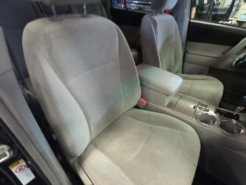 Used 2012 Toyota Highlander FWD w/ Tech Pkg image 21