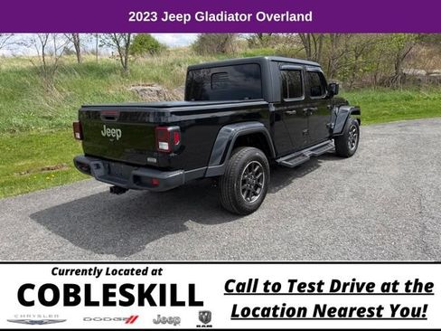 Used 2023 Jeep Gladiator Overland AWD/4WD image 4