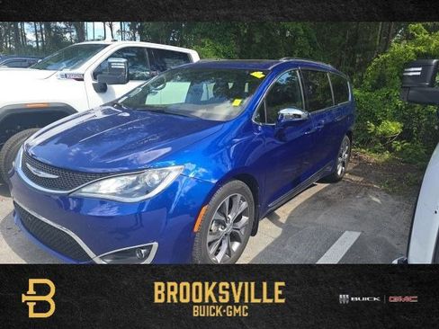 Used 2020 Chrysler Pacifica Limited w/ Tire & Wheel Group FWD image 1