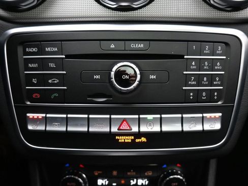 Used 2019 Mercedes-Benz GLA 250 4MATIC w/ Premium Package image 16